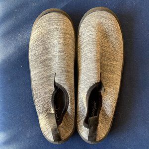 Cat and Jack Slipper Shoes